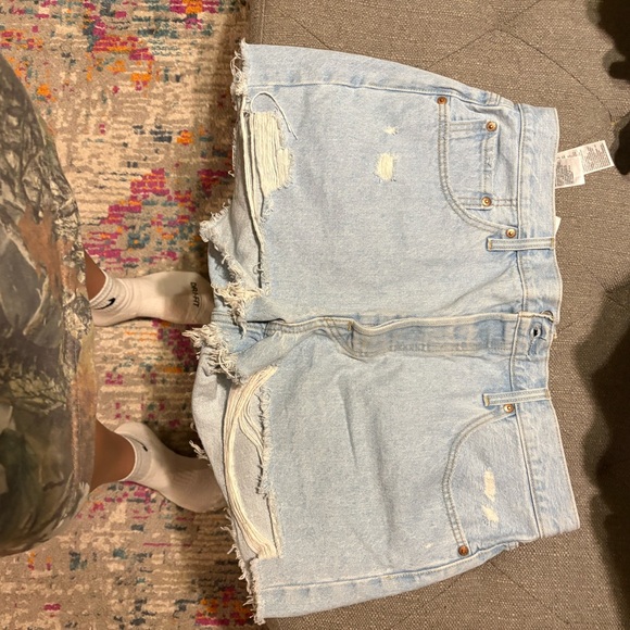 Levi's Light Blue Frayed Jean Shorts - Picture 1 of 1